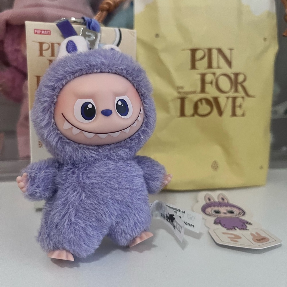 Popmart pin for love labubu: ?